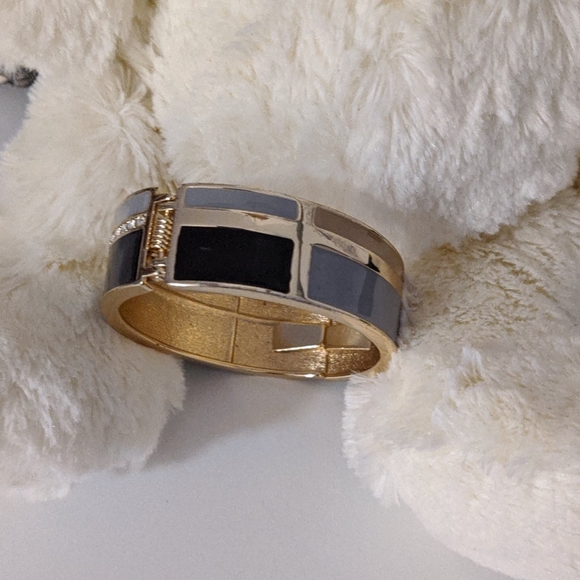 🌿SALE 4/$25🌿 Fashion Bangle - Picture 2 of 4